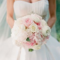 Pale-Pink-and-White-Bridal-Bouquet-600x8192